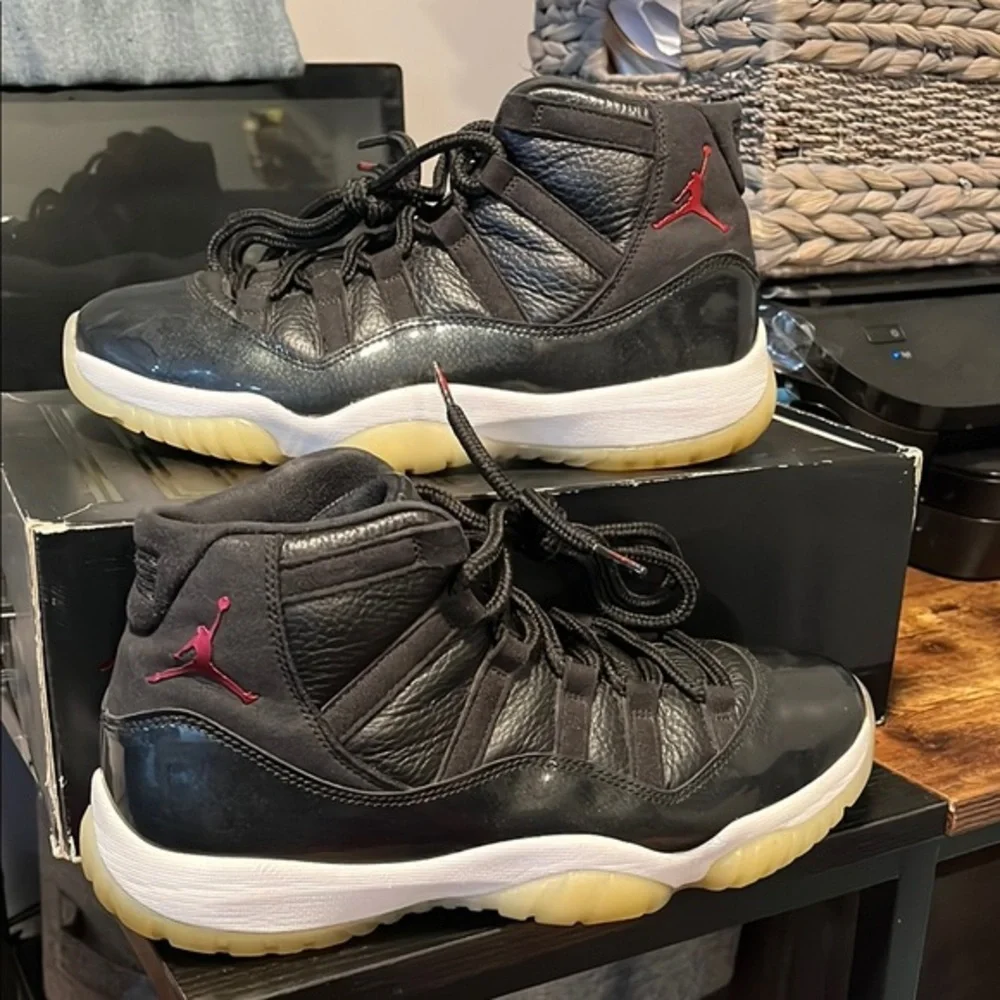 Air Jordan 11 Retro Men's Size 8